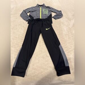 2 piece Nike outfit, Gray, black & yellow size 6 Boys zip up top &elastic waist